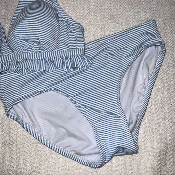 crown & ivy / light blue and white striped ruffled seersucker bikini size small - Picture 3 of 8